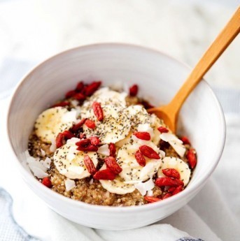 ricetta Quinoa granola con goji