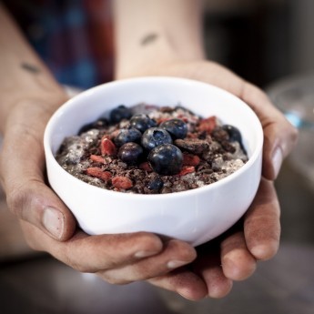 ricetta Pudding di semi di chia con cacao, goji, e mirtilli