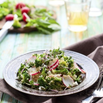 ricetta Insalata di broccoli e quinoa