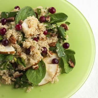 Insalata Di Quinoa, Spinaci E Frutti Rossi