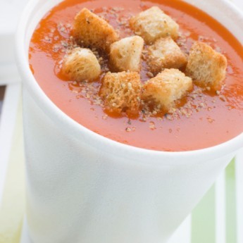 ricetta Vellutata al pomodoro e mandorle con crostini