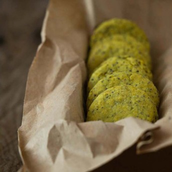 ricetta Biscottini al curry verde e semi di papavero