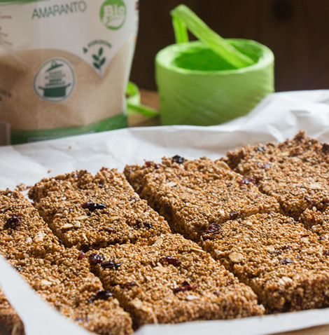Barrette di amaranto, avena e frutta disidratata