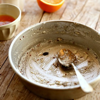 ricetta Quadrotti ai semi con cocco mandorle e succo d’arancia