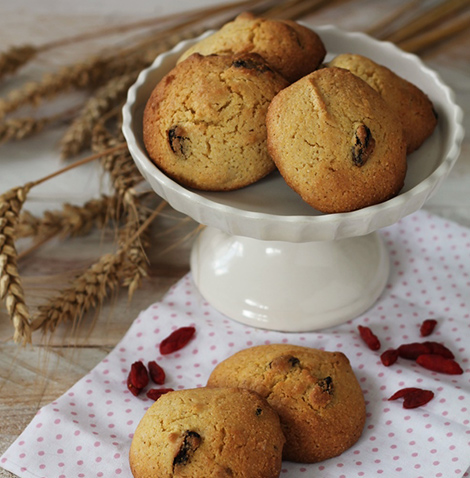 Biscottoni rustici alla farina gialla e bacche di goji