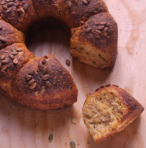 Corona di pane zucca e caprino