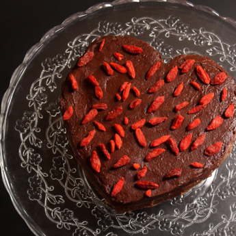 ricetta Raw valentine’s cake with cocoa and goji berries