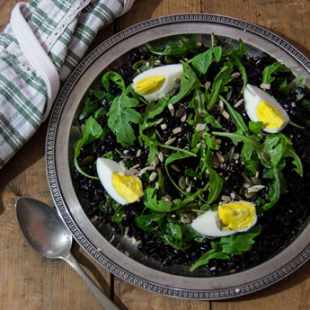 ricetta Insalata di riso venere, rughetta e semi oleosi