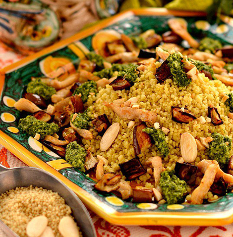 Cous cous con pollo, melanzane e mandorle