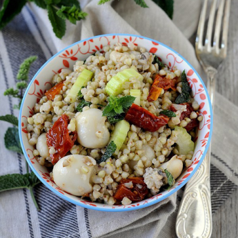 ricetta Insalata di grano saraceno con seppioline, pomodori secchi e menta