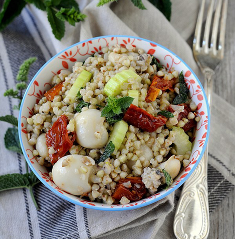 Insalata di Grano Saraceno con Seppioline, Pomodori Secchi e Menta