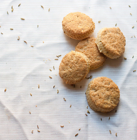 Scones con cheddar e semi di finocchio