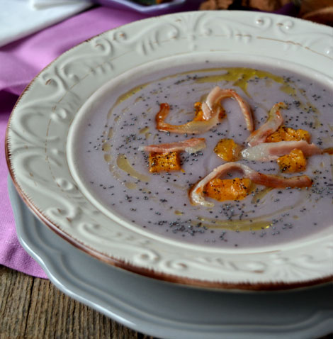 VELLUTATA DI CAVOLFIORE VIOLA, ZUCCA E PANCETTA CROCCANTE