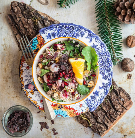 insalata di bulghur con alga dulse, gamberi e melagrana