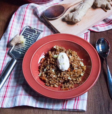 Zuppa di farro, alga kombu e zenzero