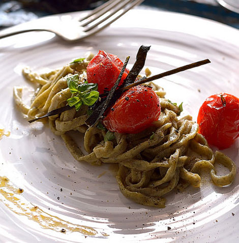 Tagliolini di Alghe Wakame con Glassa di Pomodorini Confit