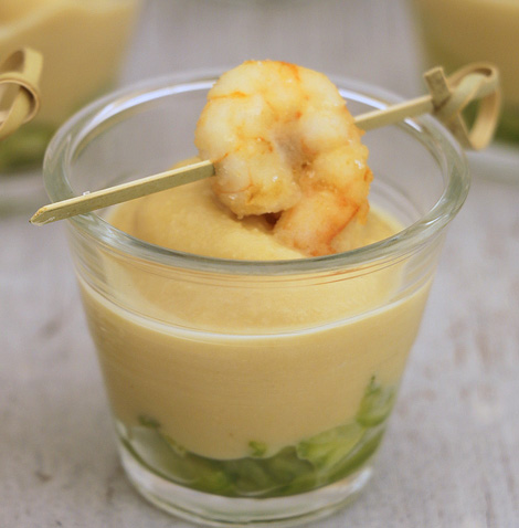 Bicchierini con zucchine, ceci e gamberetti