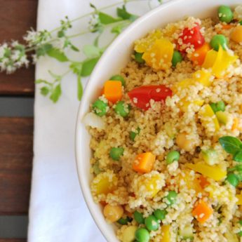 ricetta Cous cous ai 4 cereali con verdure, ceci ed erbe aromatiche.