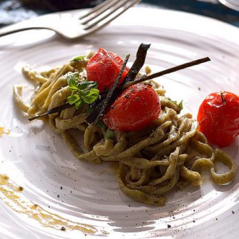 ricetta Tagliolini di alghe wakame con glassa di pomodorini confit