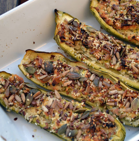 Zucchine ripiene di ricotta e mix di semi mediterranei